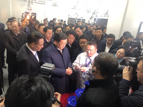 省委常委、市委書記王忠林到濟(jì)南新材料產(chǎn)業(yè)園區(qū)觀摩評(píng)議富通光纖預(yù)制棒（一期）項(xiàng)目