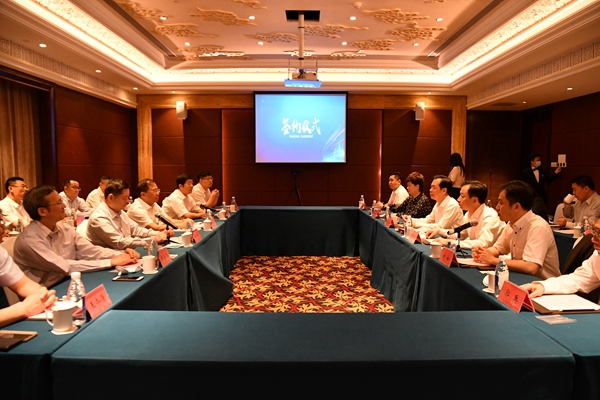 市中區(qū)政府、中國鐵塔山東省分公司、山東三箭集團(tuán)舉行項(xiàng)目合作簽約儀式