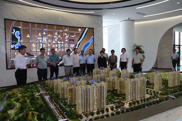 山東三箭集團黨委政工例會進工地 助推河畔壹品苑項目建設(shè)